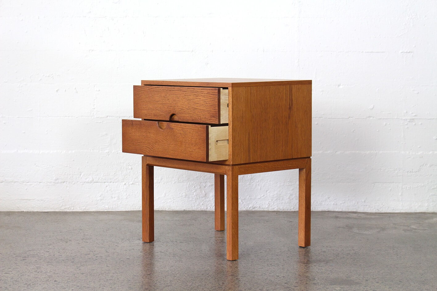 Karakter single handle bedside table