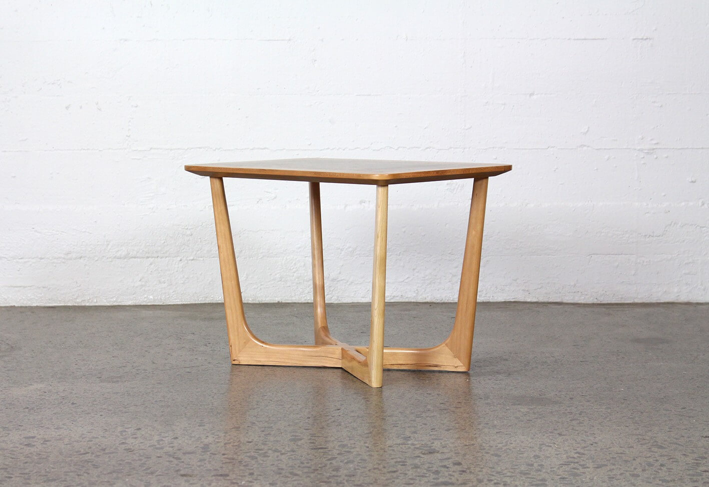Karakter Burr Elm table