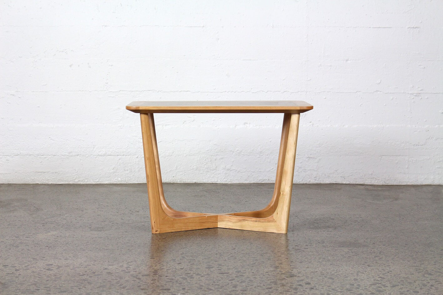 Karakter Burr Elm table