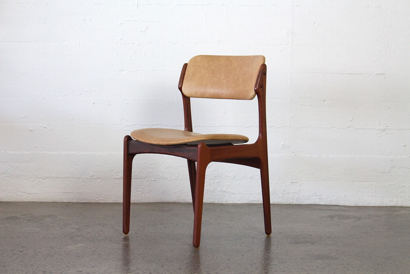 Erik Buch carvers in tan