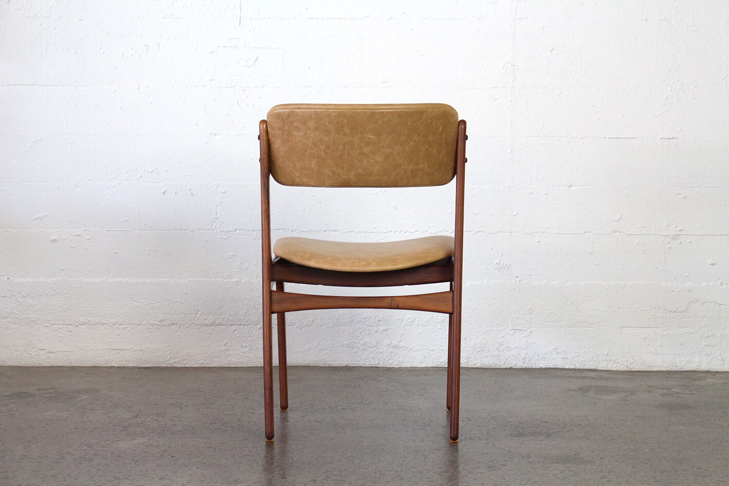 Erik Buch carvers in tan