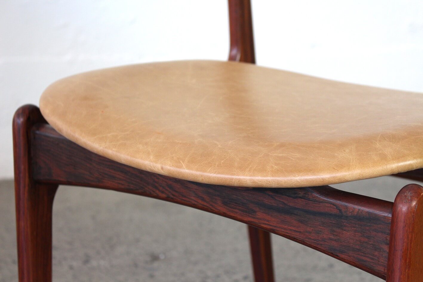Erik Buch carvers in tan