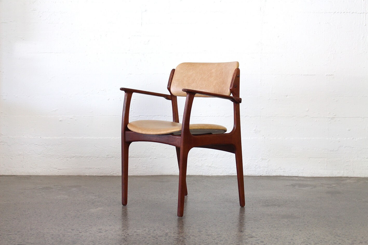 Erik Buch carvers in tan