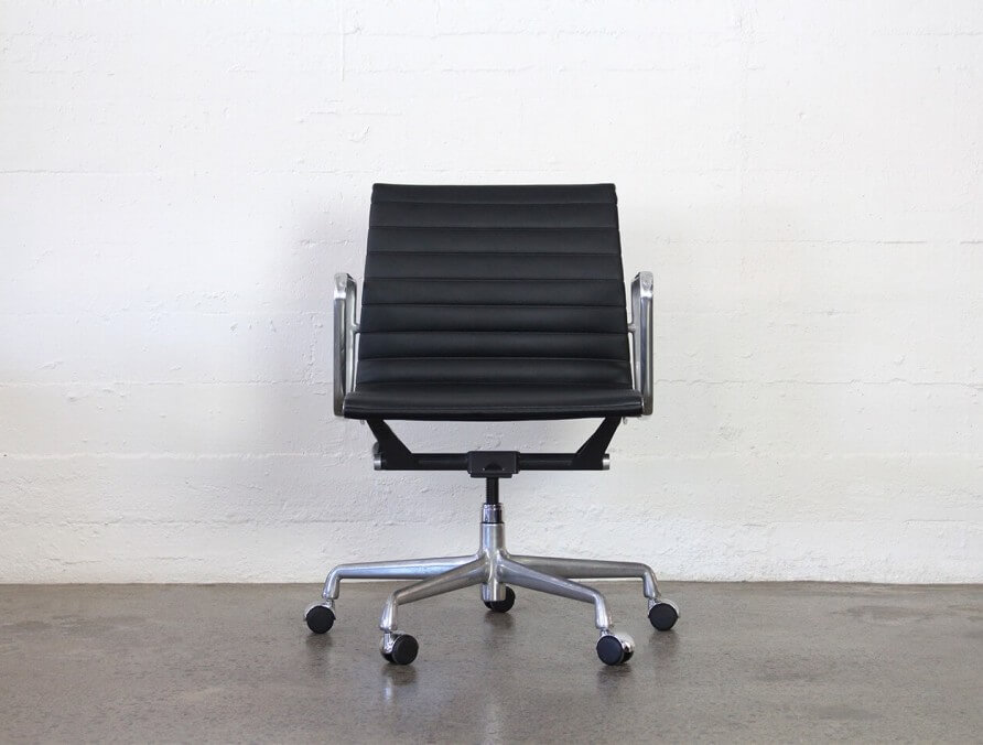 Eames Aluminium group Executive chair