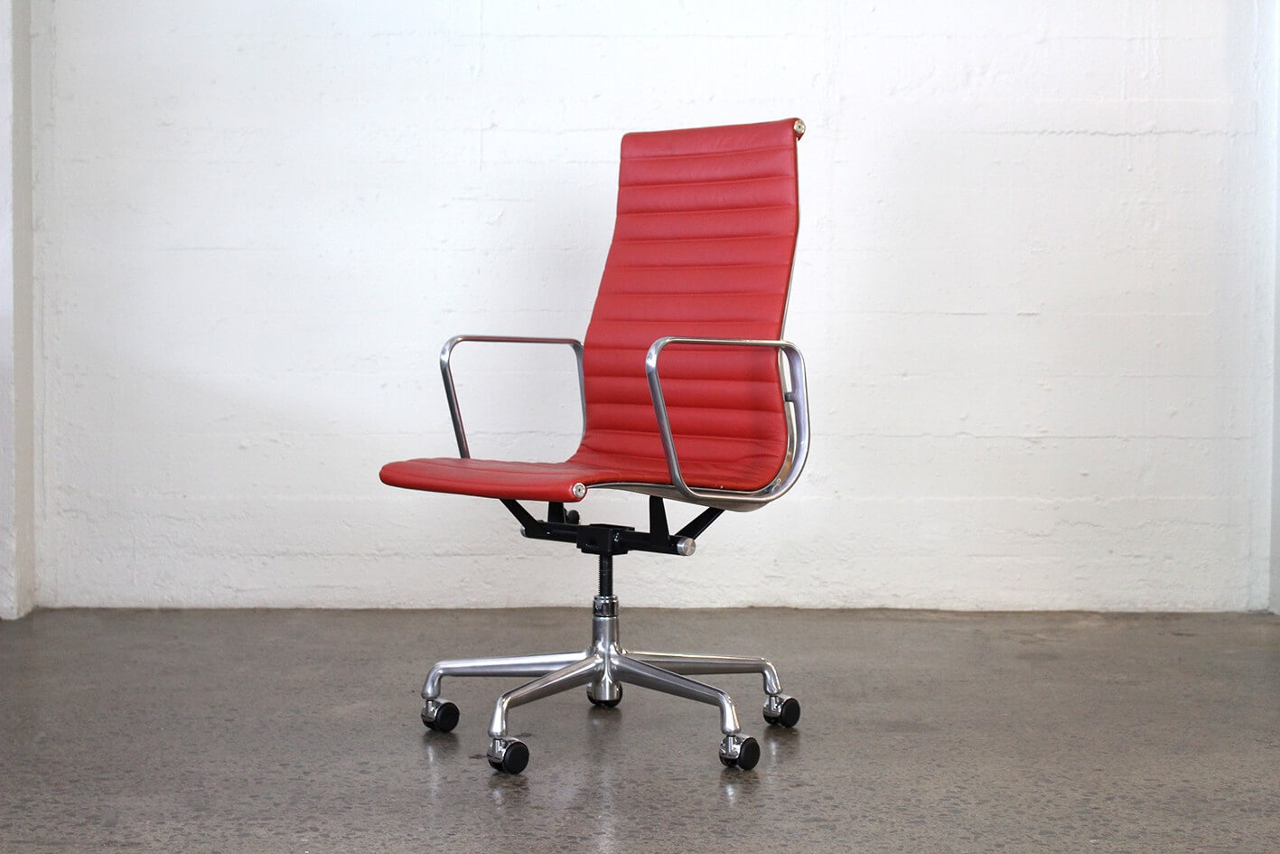 Eames Aluminium group Executive chair