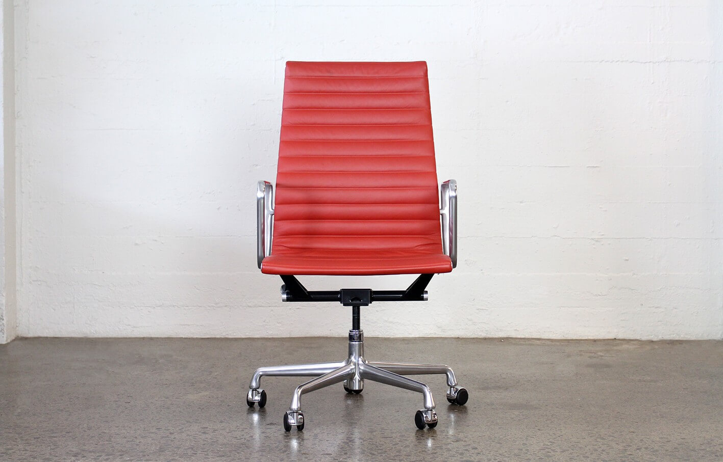 Eames Aluminium group Executive chair