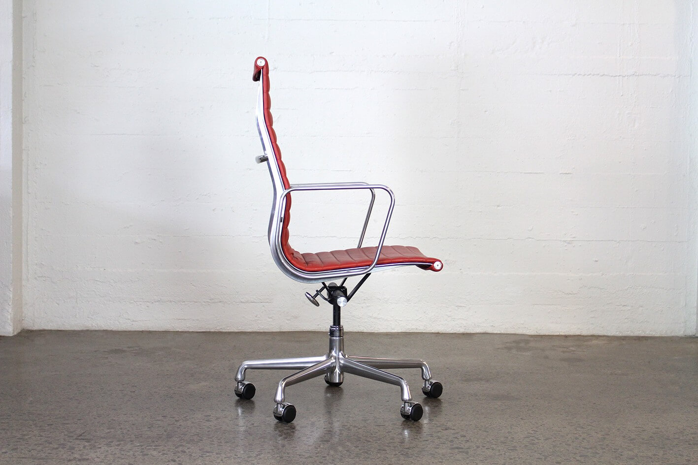 Eames Aluminium group Executive chair