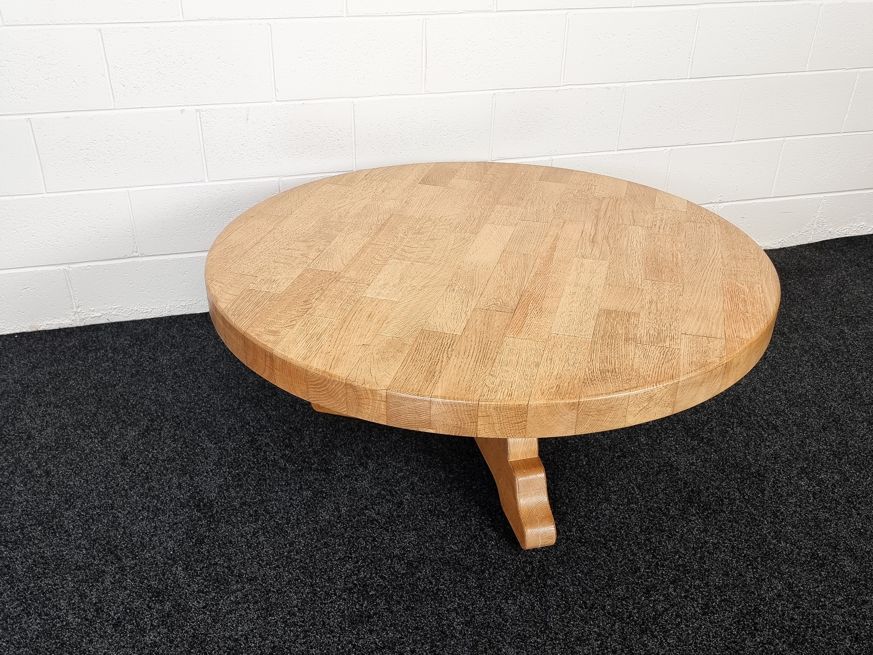 Dutch Solid oak circular Table by Oisterwijk Meubelfabriek